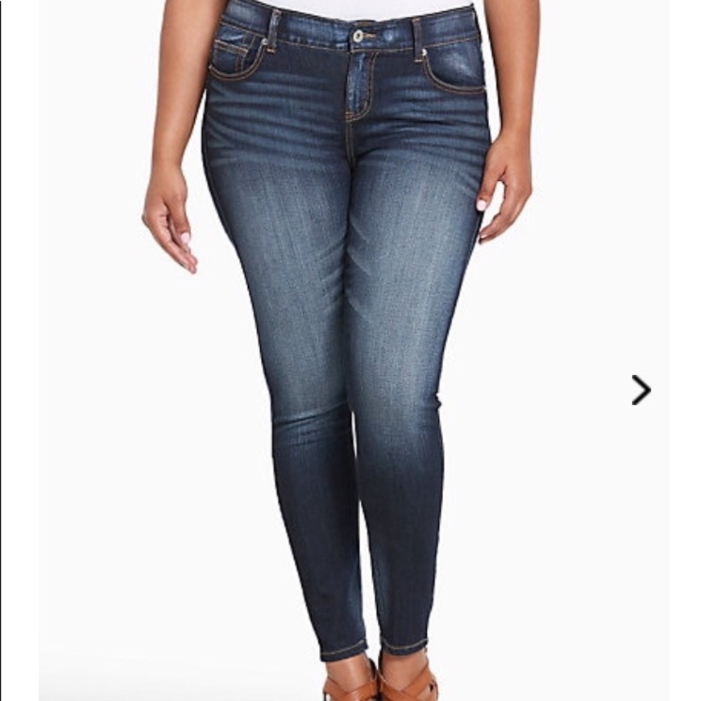 EUC Torrid Bombshell Dark Wash Skinny Jeans